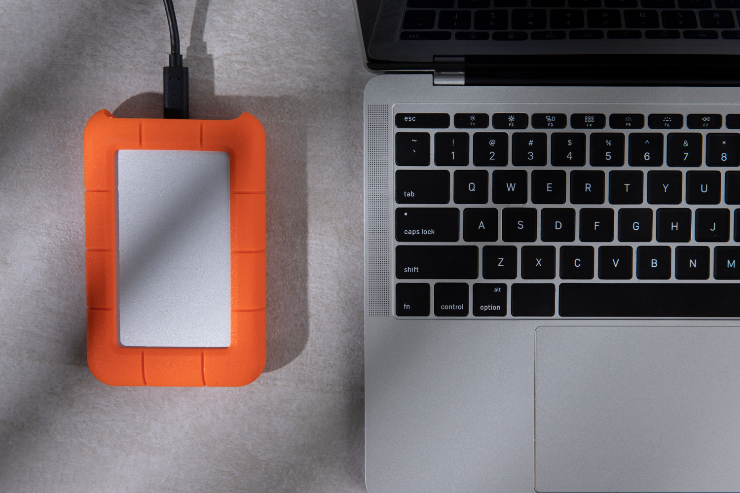 Un kit USB-C para 2025: carga rápida, lectores de tarjetas y concentradores para tareas de nivel portátil